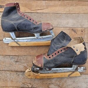 Vintage/Antique  Figure Ice Skates Burgundy And Black